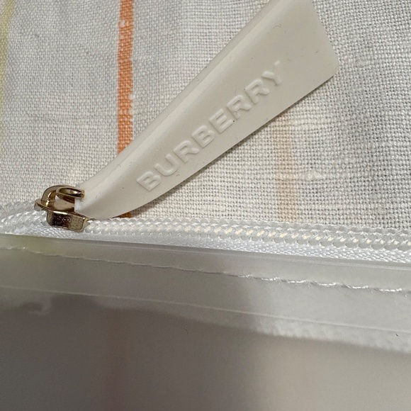 NEW Burberry clear makeup pouch zip bag with Burberry zipper - Picture 2 of 4